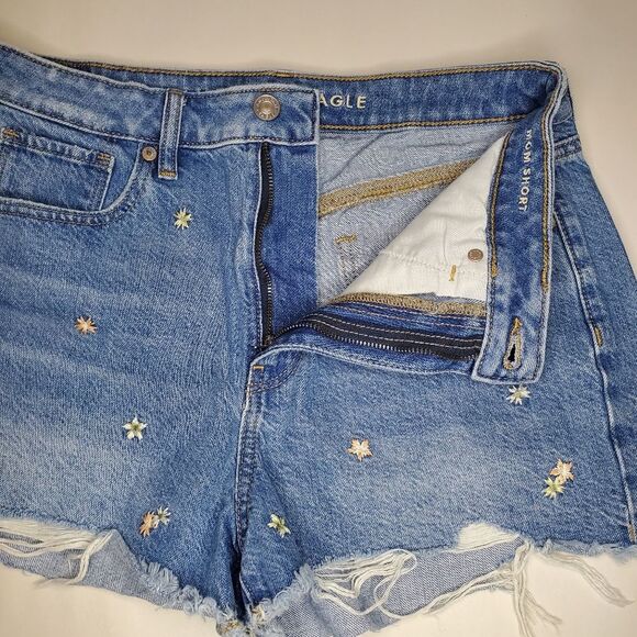 American Eagle High Rise Floral Embroidered Distressed Denim Mom Shorts Size 6 - Picture 8 of 12